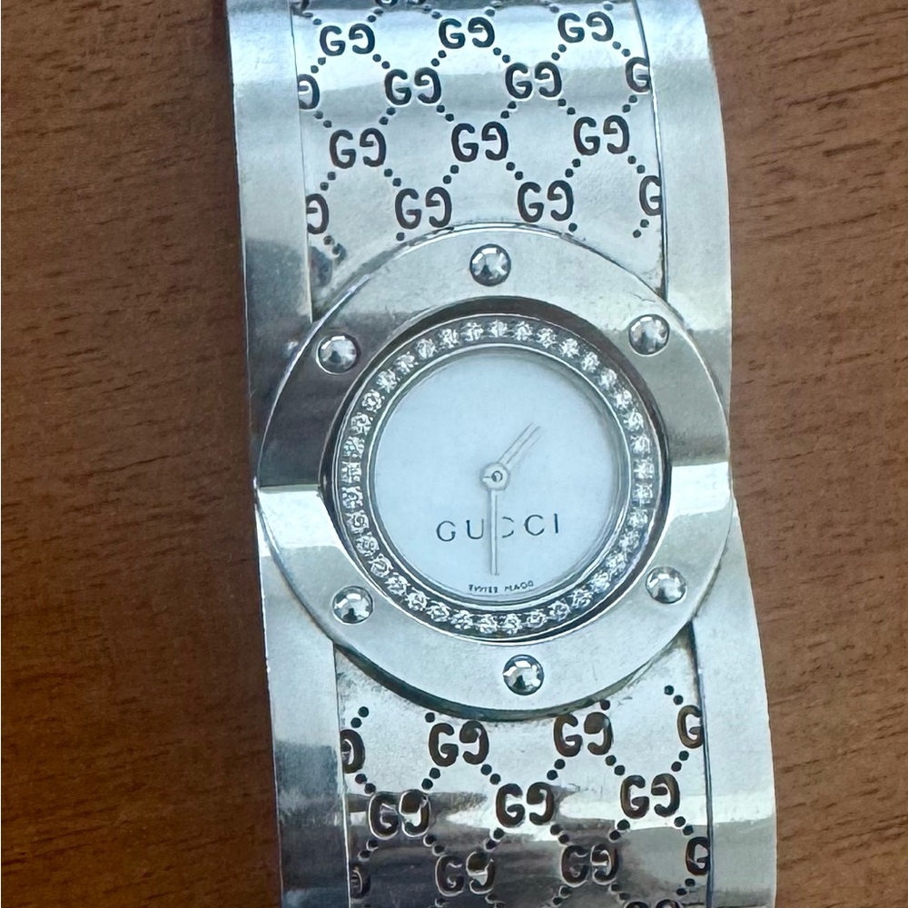 Gucci Twirl Diamond Stainless Steel Women’s Watch YA112415 with Box